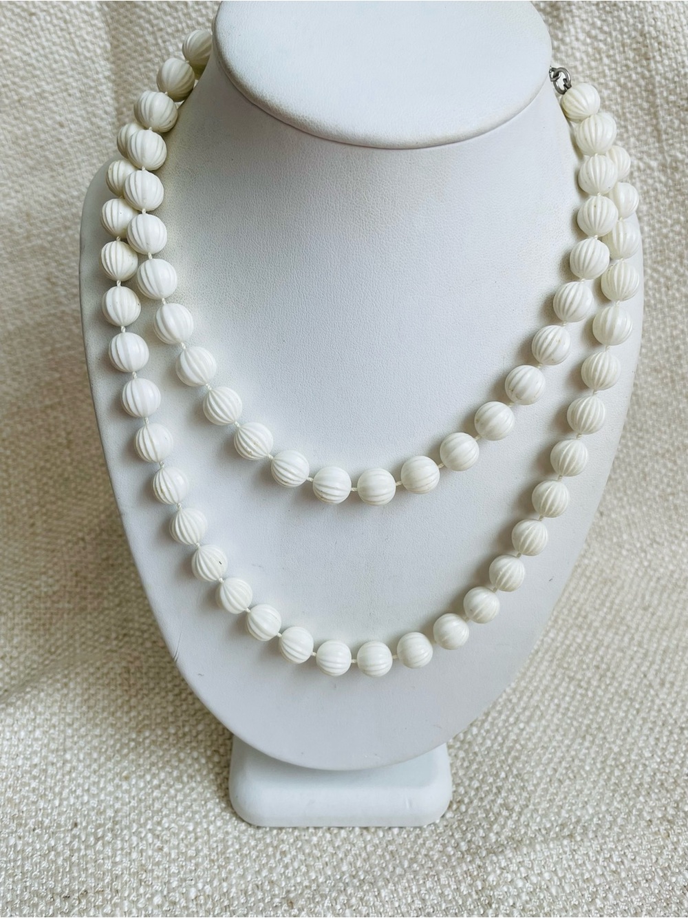 Sarah Coventry Vintage Classic White Ribbed Lucite Beaded Long Necklace 34"